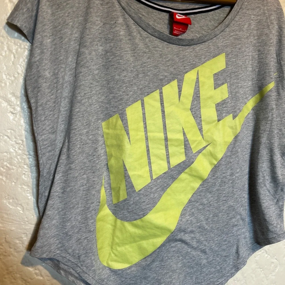 Nike women’s oversized loose fit cutoff sleeveless round hem shirt size‎ medium